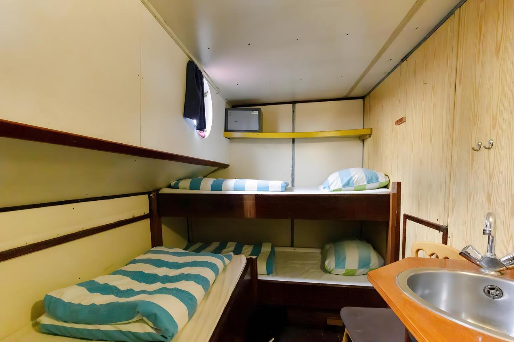 Intersail Hostel - Avontuur Amsterdam Eksteriør bilde