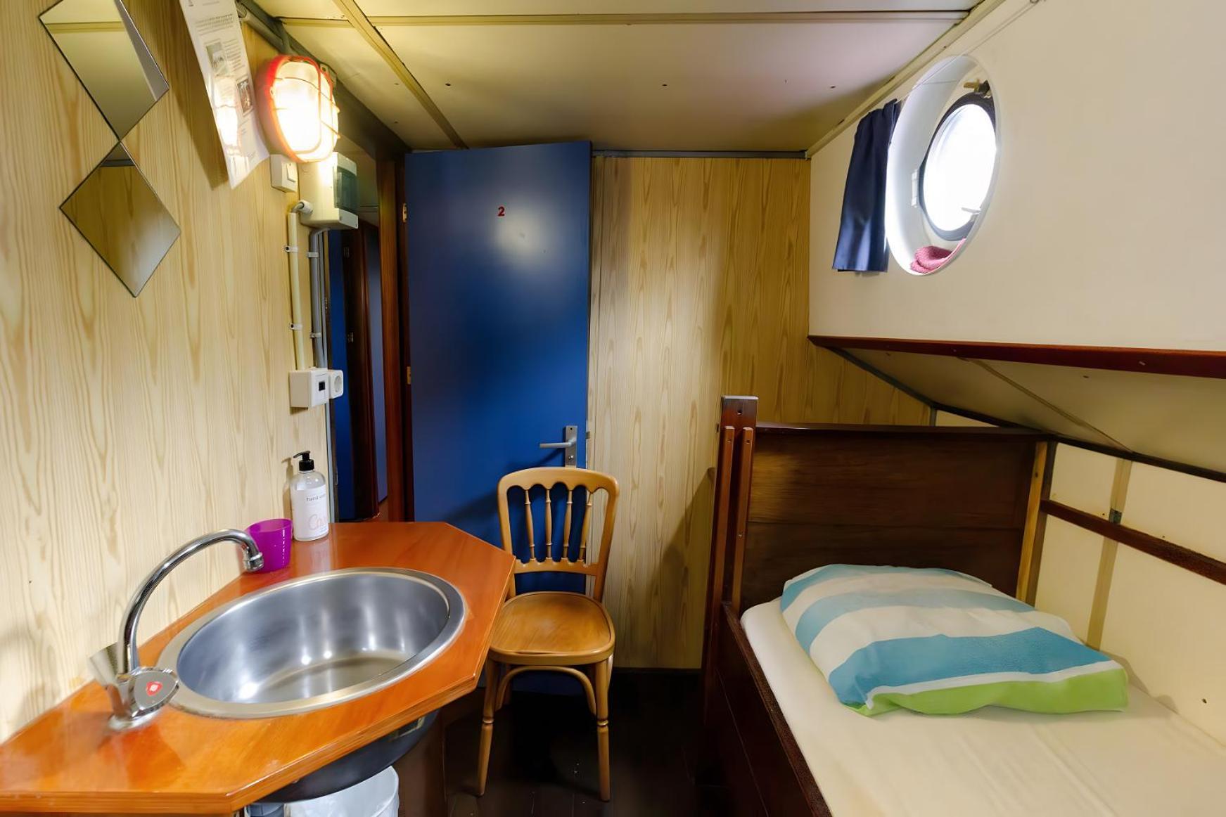Intersail Hostel - Avontuur Amsterdam Eksteriør bilde