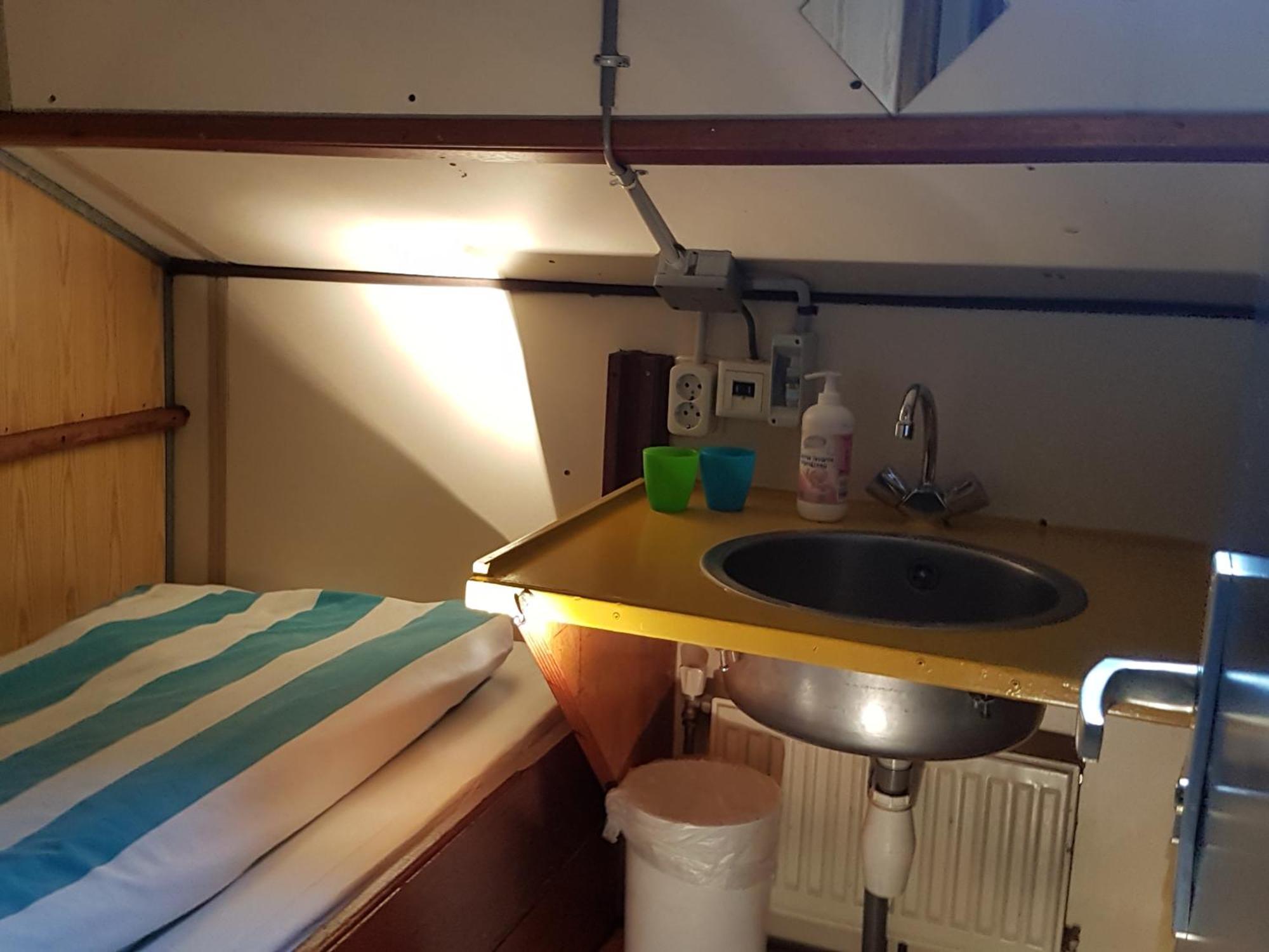 Intersail Hostel - Avontuur Amsterdam Eksteriør bilde