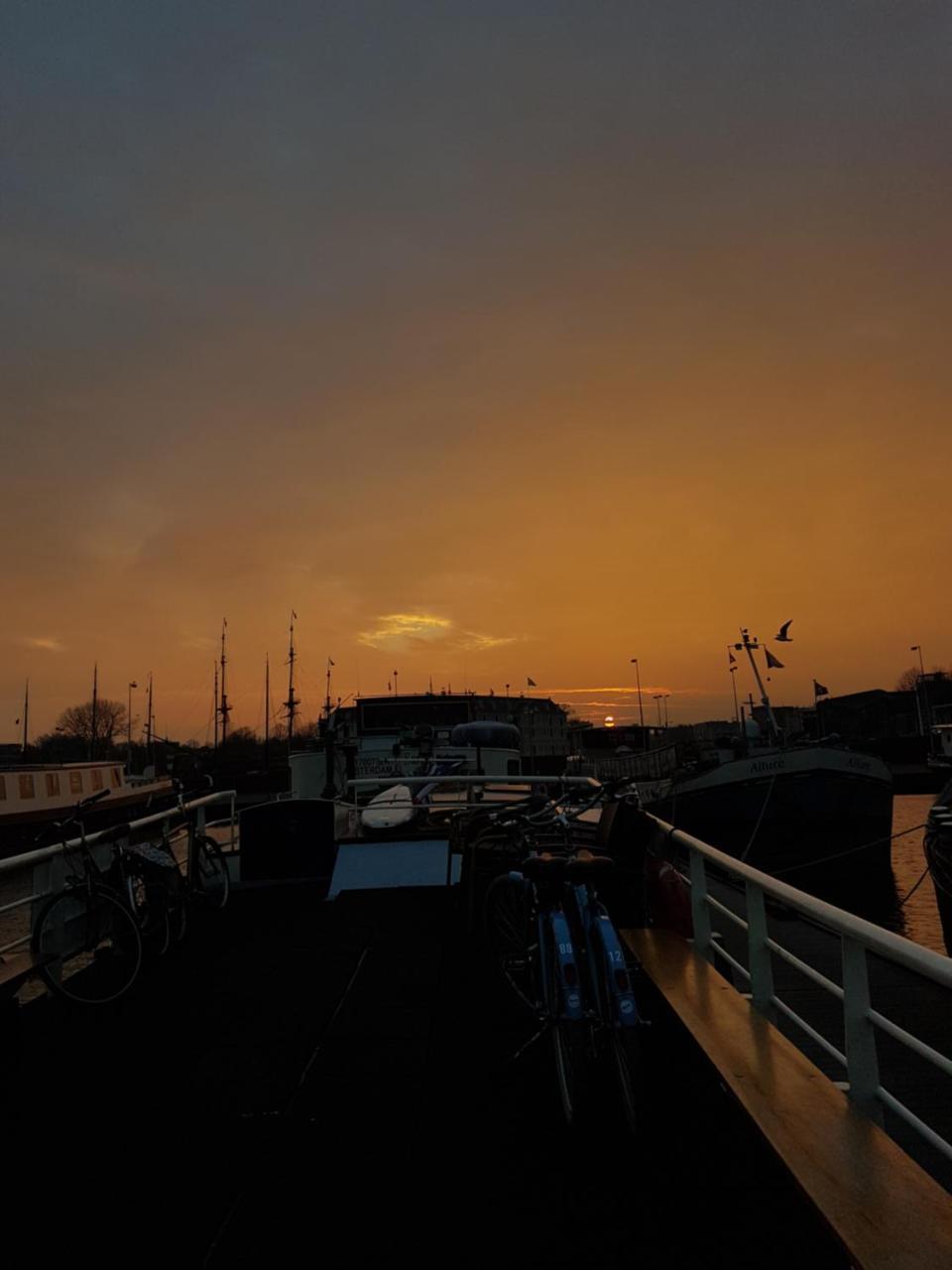 Intersail Hostel - Avontuur Amsterdam Eksteriør bilde