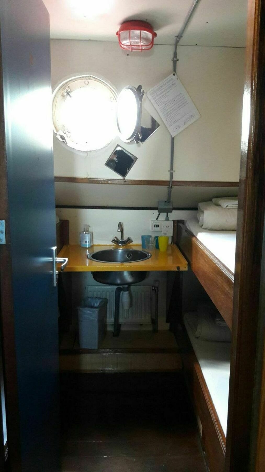 Intersail Hostel - Avontuur Amsterdam Eksteriør bilde
